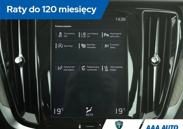 Volvo V60 cena 100001 przebieg: 169643, rok produkcji 2019 z Mikołajki małe 352